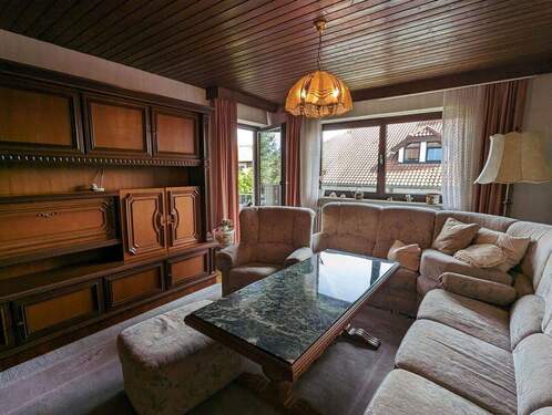 Wohnzimmer mit Balkonzugang - 