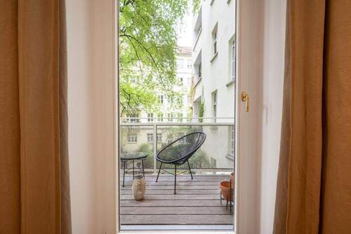 Blick zum Balkon - 