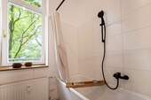 Bad mit Badezimmer - 
