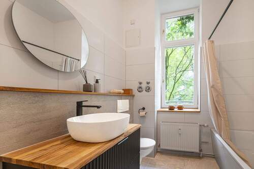 Bad mit Badezimmer - 