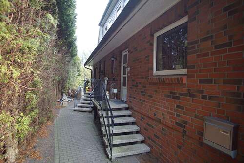 Hauseingänge - 4 Zimmer Doppelhaushälfte in Sarlhusen