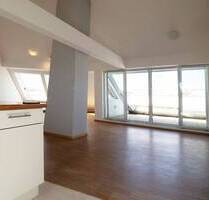 Stadtgeflüster: urban und einladend! 3 Zi.- Dachgeschosswohnung mit Dachterrasse. - Nürnberg Rosenau