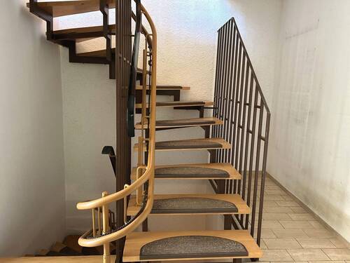 Erdgeschoss: Treppe in das Dachgeschoss - 