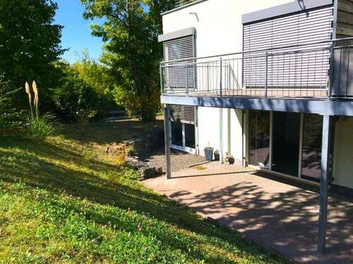 Bild 1 - *Trier* barrierefreie 2 ZKB Eigentumswohnung mit großer Sonnenterrasse und eigenem Garten!