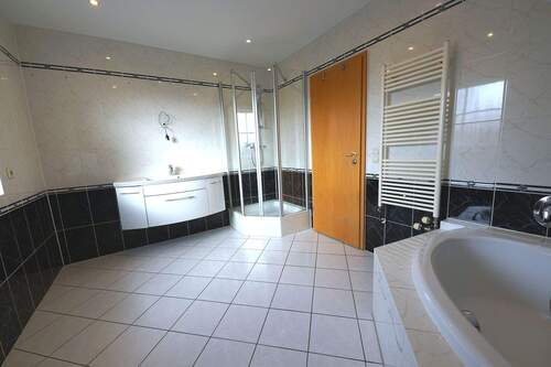 Vollbad Obergeschoß - 