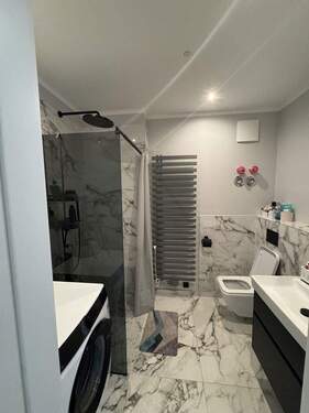 Badezimmer mit Dusche - 