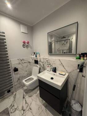 Badezimmer mit Dusche - 