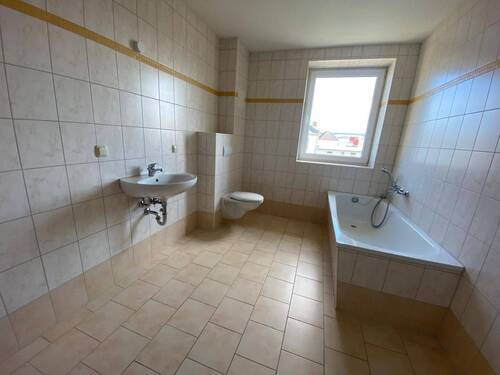 Bad - Etagenwohnung mit 65,00 m&sup2; in Stralsund zur Miete