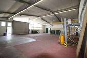 Große Halle mit Rolltor - 