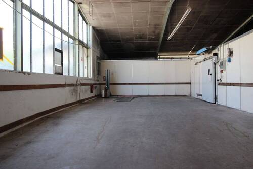 Zufahrt große Tiefkühlhalle - 