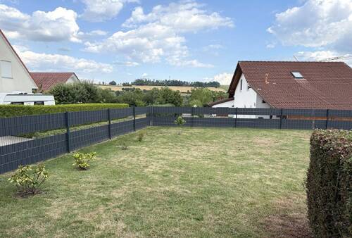 tolle ebene eingezäuntes Rasenfläche - 5 Zimmer Einfamilienhaus zum Kaufen in Ühlingen-Birkendorf