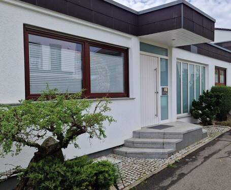 Eingang - 5 Zimmer Bungalow in Herrenberg