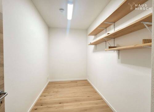 Abstellraum KI generiert - 