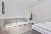 Mit Dusche und Wanne - 