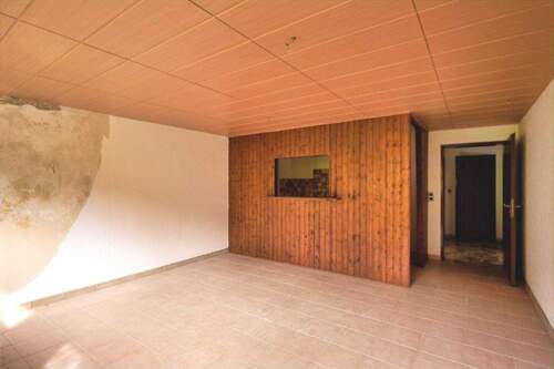 Wohnzimmer KG mit Küchenvorbereitung - 