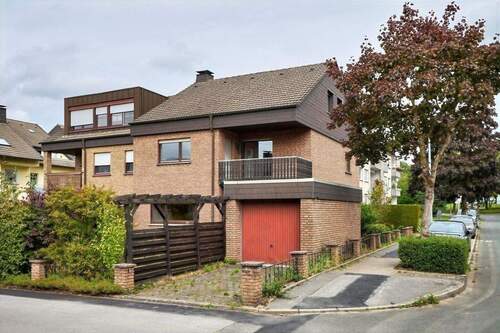 Aussenansicht - 7 Zimmer Doppelhaushälfte zum Kaufen in Menden