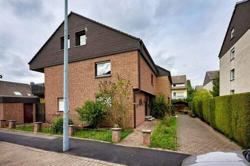 Aussenansicht - 7 Zimmer Doppelhaushälfte in Menden