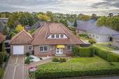 Titelbild - Bungalow mit ausgebautem Dachgeschoss, Spitzdachgarage und Wintergarten!
