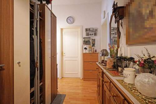 Flur - 3 Zimmer Etagenwohnung zum Kaufen in Radebeul