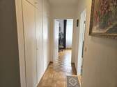 Flur mit Einbauschrank - 