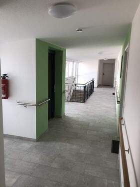 breite und helle Flure - 