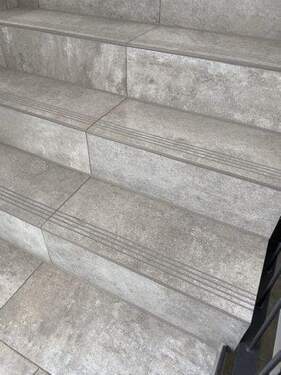 rutschhemmendes Feinsteinzeug - 