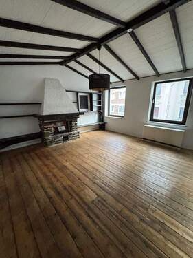 Wohnzimmer - Charmante 2-Zimmer-Wohnung mit 72 m² in zentraler Lage - Holzstraße, 1. OG