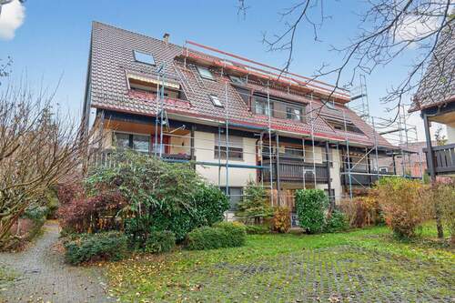 Solarzellen werden installiert - 