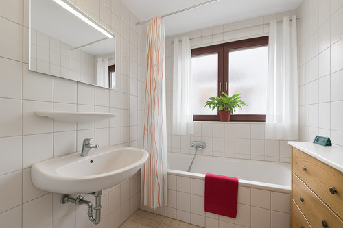 Badezimmer mit Tageslicht - 