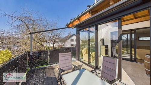 Balkon mit Zugang zum Wintergarten - 
