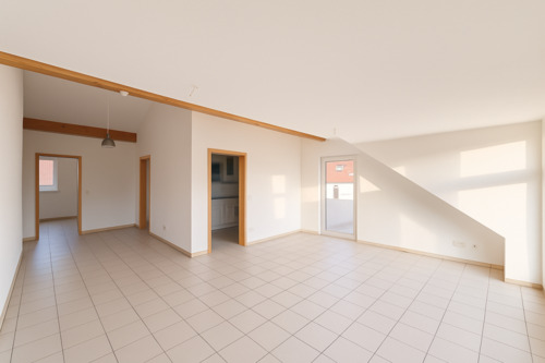 Wohn und Essbereich - Moderne 4-Zimmer-Wohnung mit großem Balkon und zwei TG-Stellplätzen