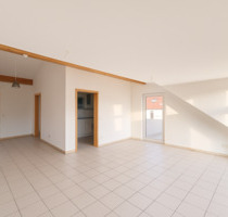 Moderne 4-Zimmer-Wohnung mit großem Balkon und zwei TG-Stellplätzen - Leonberg Eltingen