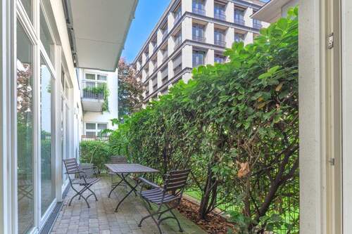 Terrace with access from the living area and the bedroom - 