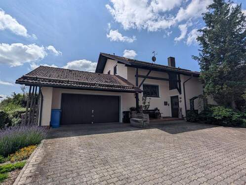 Ansicht von Norden mit Eingangsbereich - 