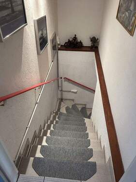 Treppenabgang zum Keller - Bungalow mit 165,00 m&sup2; in Herbolzheim zum Kaufen