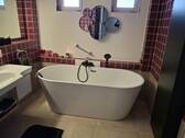 1. Bad mit Wanne und Dusche - 