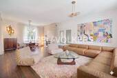 Einrichtungsbeispiel Wohnzimmer - 8 Zimmer Einfamilienhaus zum Kaufen in Berlin