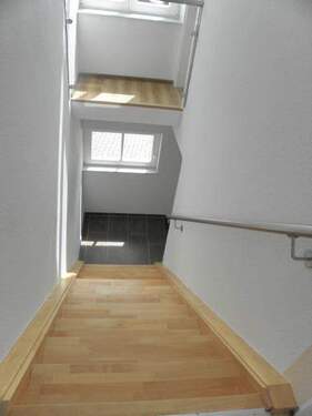 Treppenaufgang - 3 Zimmer Reihenmittelhaus in Weener