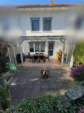 Rückseite mit Terrasse - 