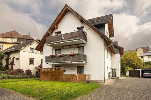 Außenansicht, Neubau, mit Terrasse unten, Balkone oben - 2 Zimmer Mehrfamilienhaus, Wohnhaus zum Kaufen in Lüdenscheid