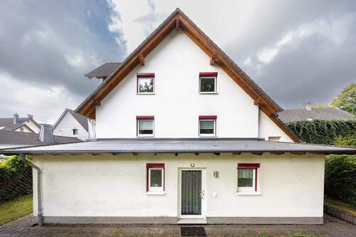 Außenansicht Neubau, Rückansicht, separater Eingang Wohnung - 