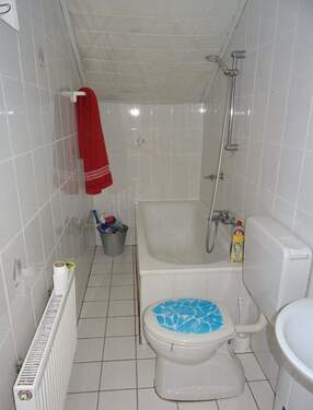 Badezimmer - 5 Zimmer Mehrfamilienhaus, Wohnhaus in Völklingen