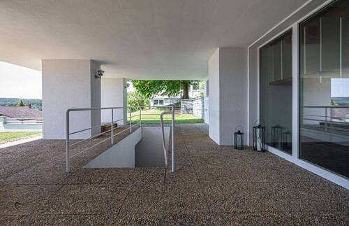 Zugang direkt vom Carport - 