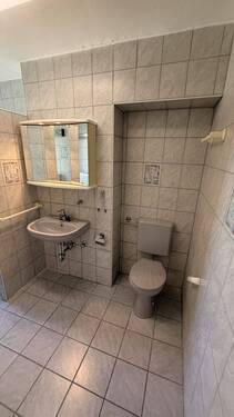 Bad - 3 Zimmer Etagenwohnung zum Kaufen in Nürnberg / Innenstadtgürtel West/Nord/Ost