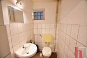 Kleines WC mit Waschbecken - Halle in Badbergen zur Miete