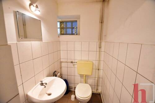 Kleines WC mit Waschbecken - Halle in Badbergen zur Miete