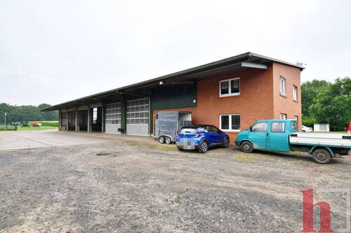 Gewerbeobjekt mit Hallen - 