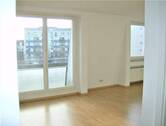 Wohnzimmer mit Fenstertüren - Etagenwohnung mit 39,40 m&sup2; in Leipzig zum Kaufen