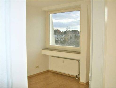 Schlafzimmer mit großem Fenster - 