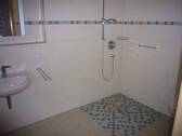 Bad mit bodentiefer Dusche - 